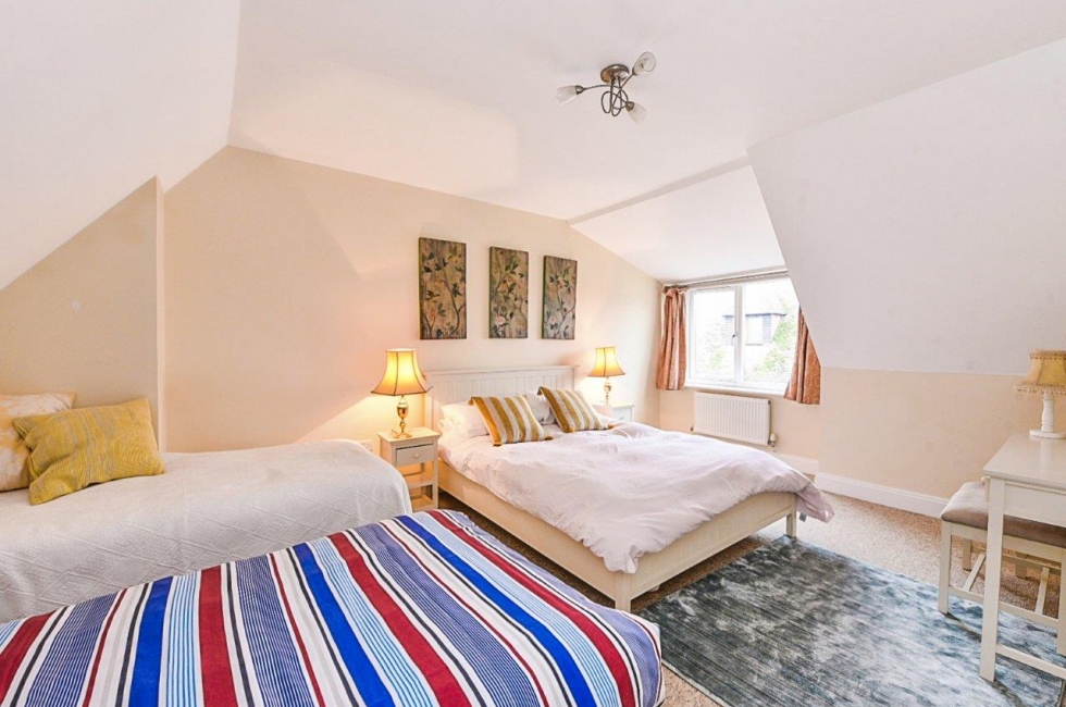 Holiday Lettings, West Wittering Cockle Beach House Baileys Estate Agent